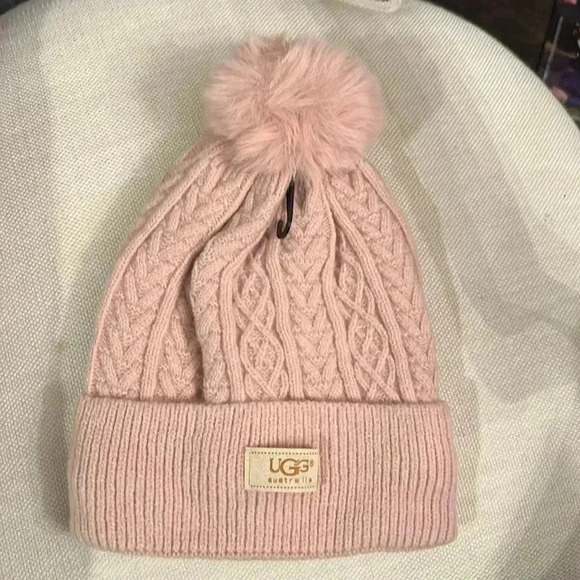UGG Accessories - UGG Pom Pom beanie